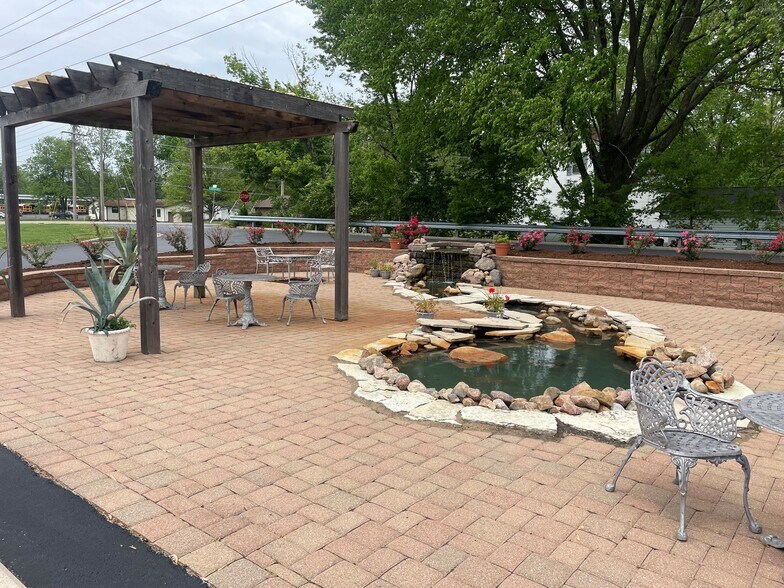 More Photos Of 608 S Jefferson St, Mascoutah General Retail For Lease