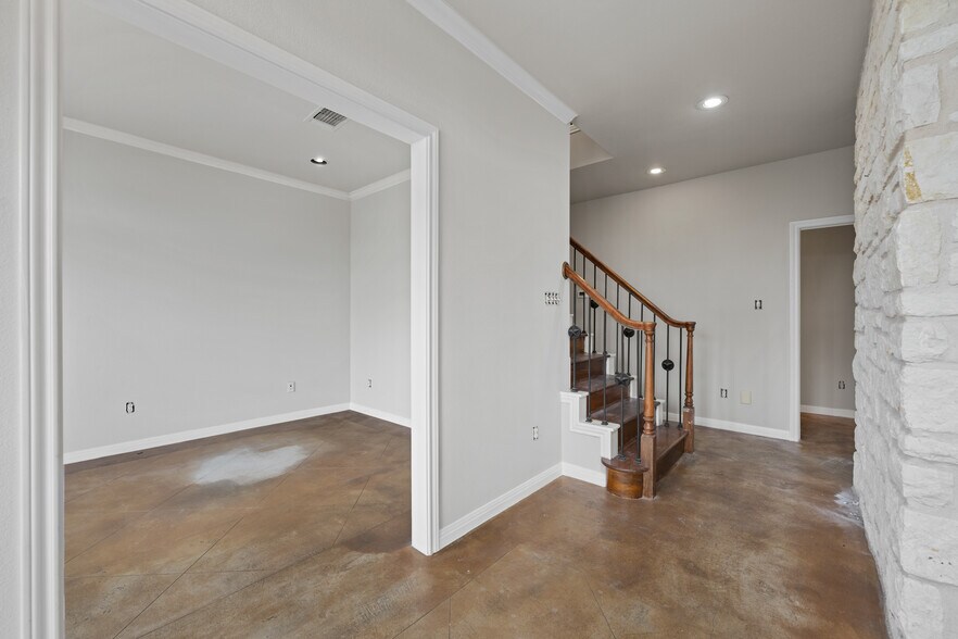 More Photos Of 19019 TX-71, Spicewood Office Residential For Lease