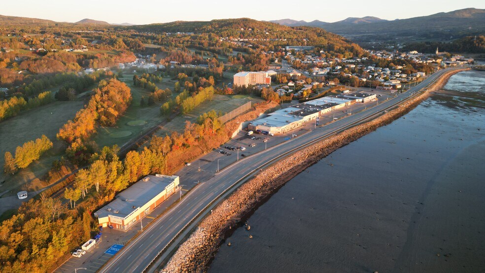 More Photos Of 153-375 Boul De Comporté, La Malbaie General Retail For Lease