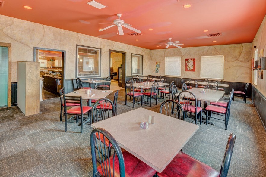 More Photos Of 333 Mill Creek Dr, Marysville Restaurant For Sale