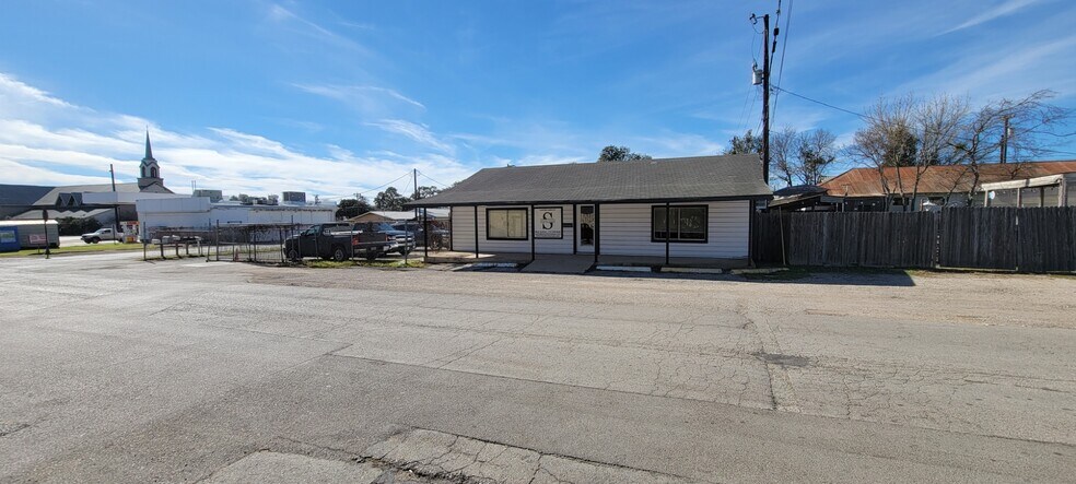 More Photos Of 101 S San Marcos, Dripping Springs Storefront Retail Office For Sale