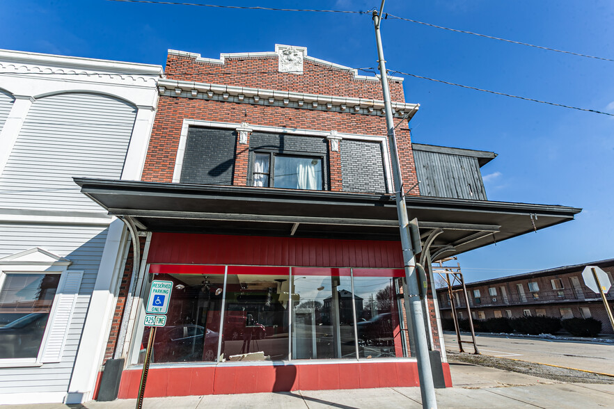 Primary Photo Of 200 E Main St, Hoopeston Hotel For Sale