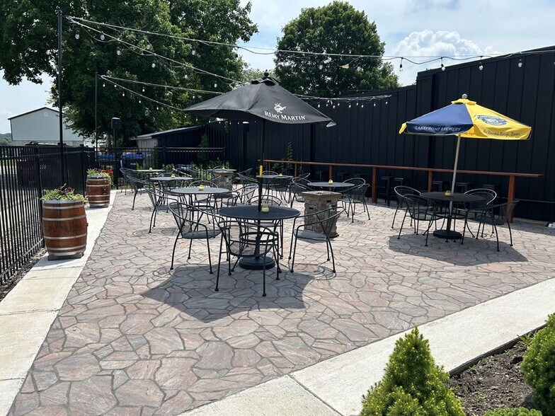 More Photos Of 1031 Mills St, Black Earth Bowling Alley For Sale