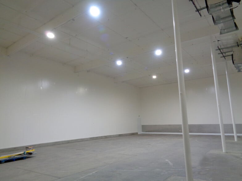 More Photos Of 2828-2840 S Alameda St, Vernon Warehouse For Lease