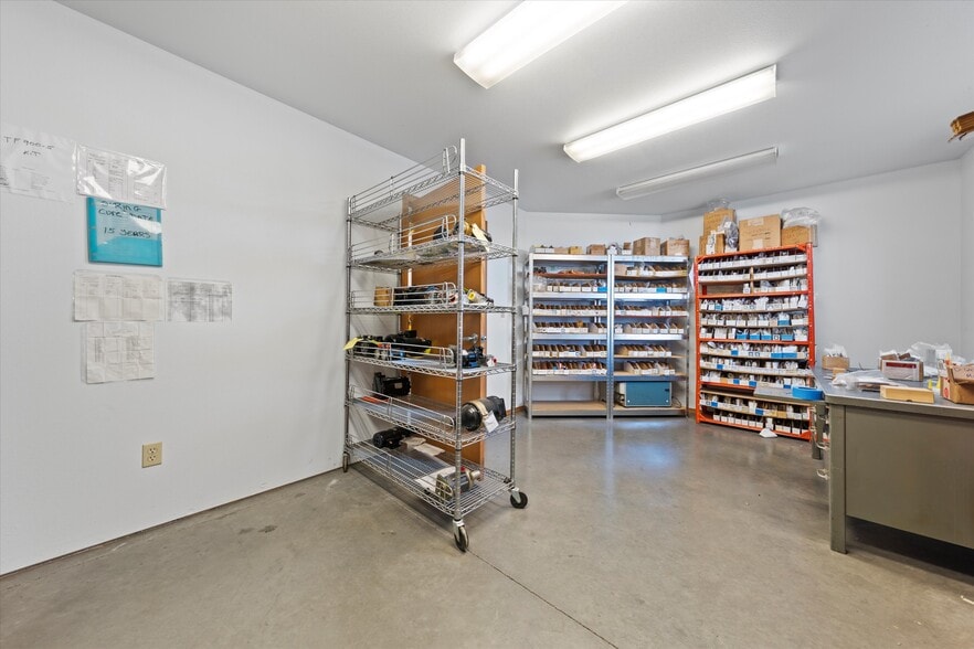 More Photos Of 720 E 3rd Ave, Moses Lake Manufacturing For Sale