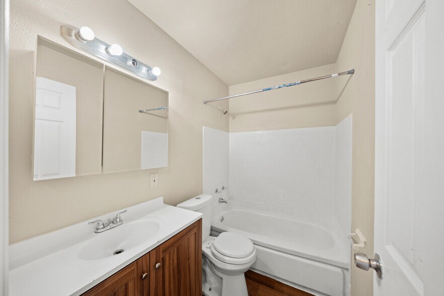 More Photos Of 2605 Albatross Way, Sacramento Apartments For Sale