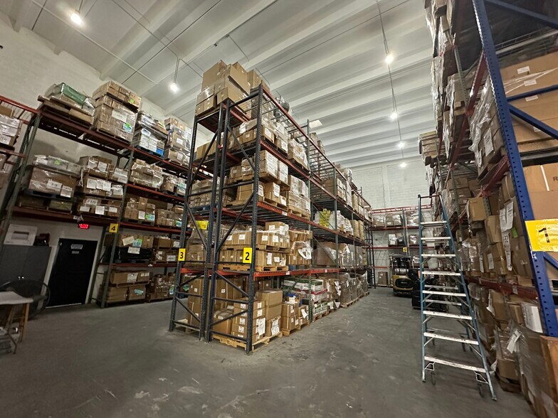 More Photos Of 10200 NW 25th St, Doral Light Distribution For Sale