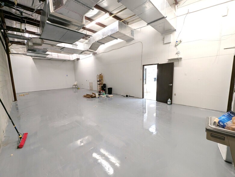 More Photos Of 901 N Missouri Ave, Largo Freestanding For Lease