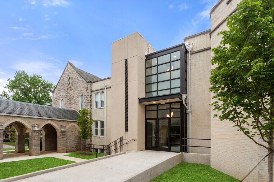 More Photos Of 312 Sycamore St, Decatur Office For Sale