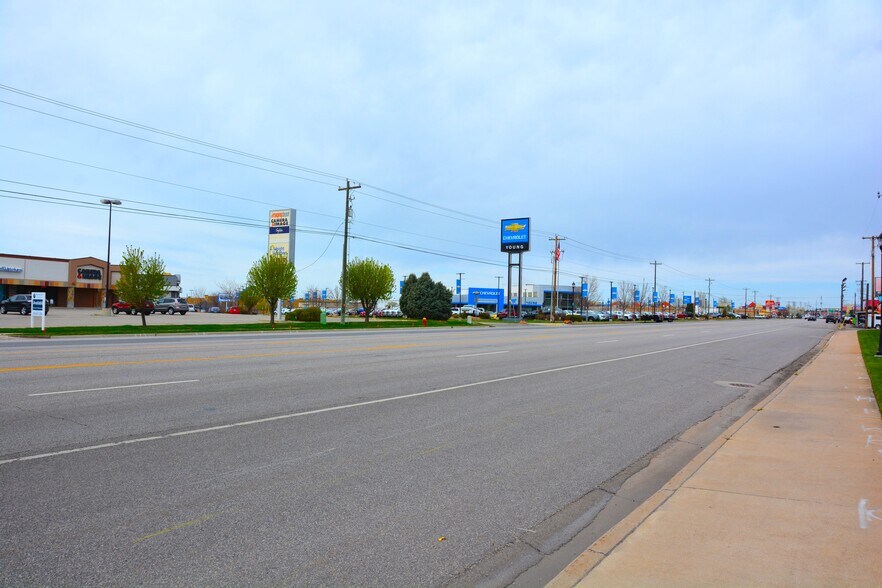 More Photos Of 547-589 N Main St, Layton Unknown For Lease