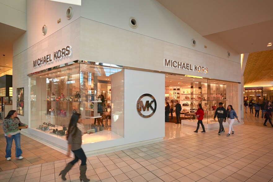 More Photos Of 6801-7135 Northlake Mall Dr, Charlotte General Retail For Lease