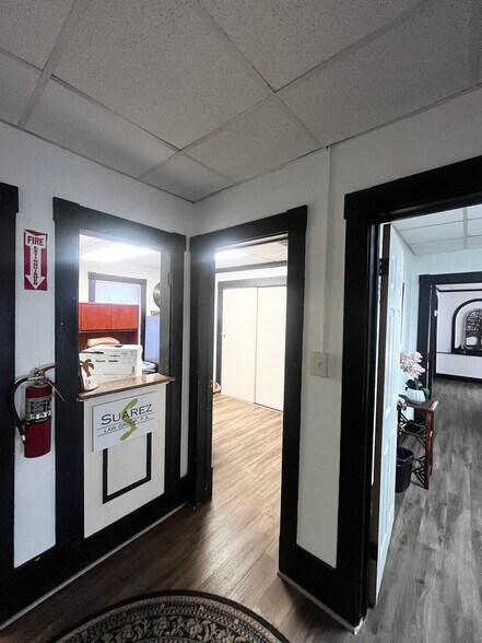 More Photos Of 517 W Colonial Dr, Orlando Office For Lease