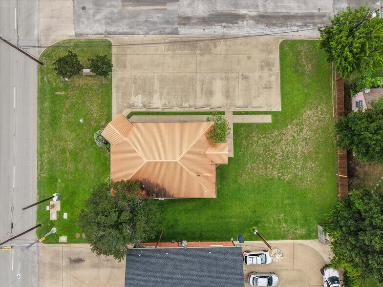 More Photos Of 2220 W 2nd Ave, Corsicana Office For Sale