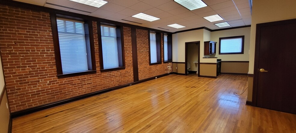 More Photos Of 916 Quarrier, Charleston Office Residential For Sale