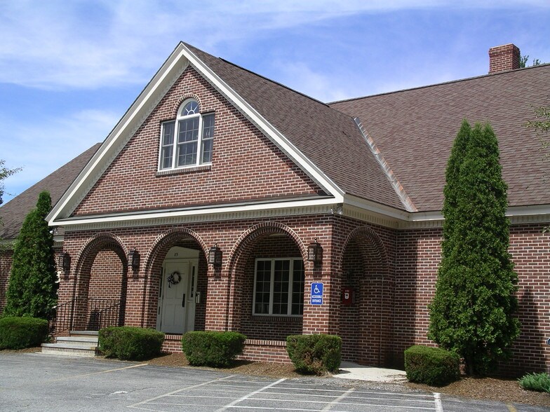 More Photos Of 89 S Mast St, Goffstown Office For Lease
