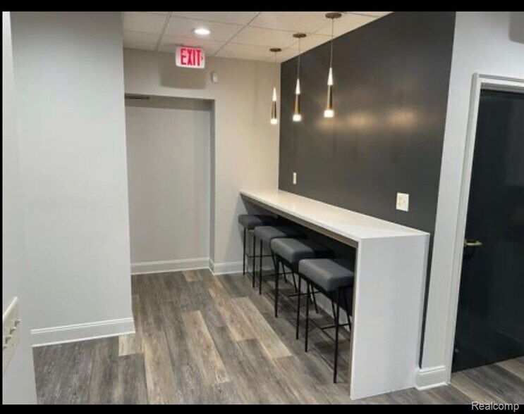 More Photos Of 3062 E Walton Blvd, Auburn Hills Office Residential For Lease