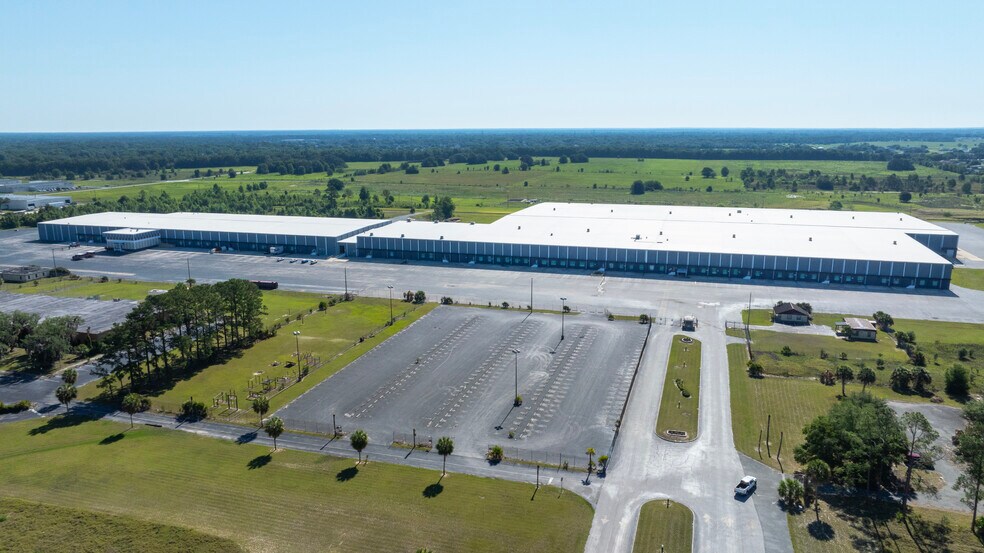 More Photos Of 6045 SE 83rd St, Ocala Distribution For Lease