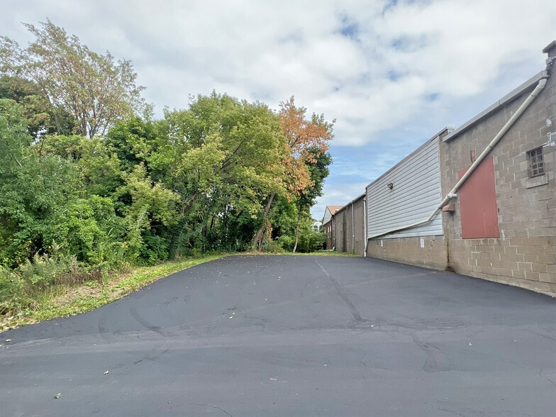 More Photos Of 3412 W Lake Rd, Erie Freestanding For Lease