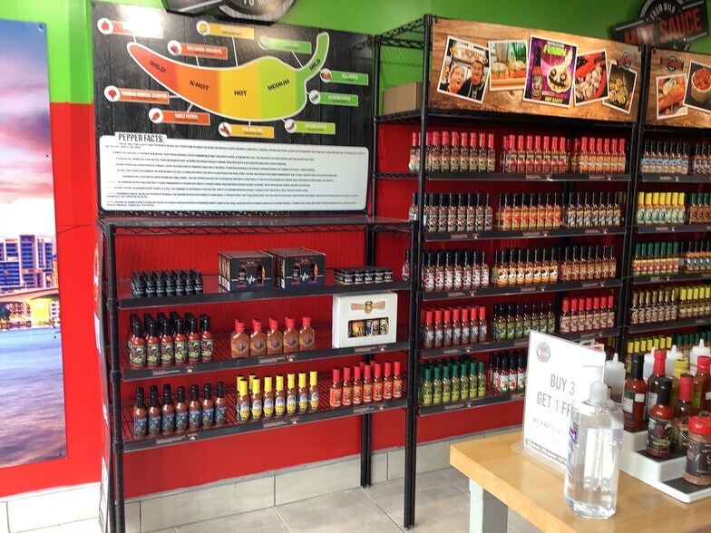 More Photos Of 19-23 N Blvd Of Presidents, Sarasota Storefront For Lease