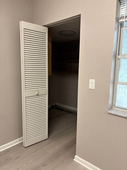 More Photos Of 1515 Tamiami Trl S, Venice Office Residential For Lease