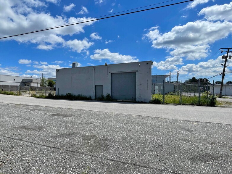 More Photos Of 5808-5812 Ritchie Highway, Baltimore Auto Repair For Sale