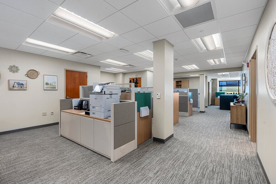 More Photos Of 4400 Calumet Ave, Manitowoc Office For Sale