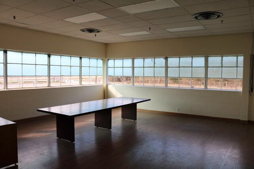 More Photos Of 13343 Interstate 20 E, Tyler Warehouse For Lease