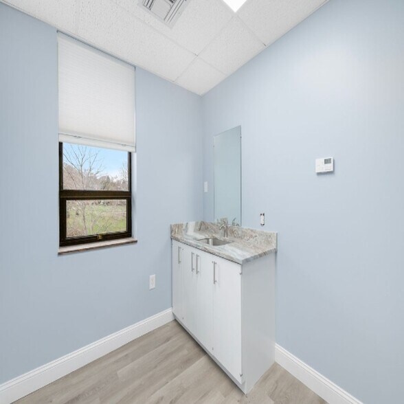 More Photos Of 250 Wampanoag Trl, Riverside Medical For Sale