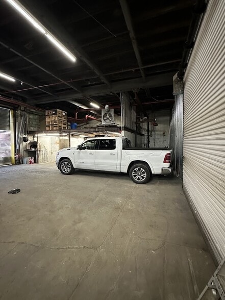More Photos Of 656 Montauk Ave, Brooklyn Warehouse For Lease
