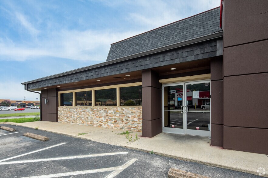 More Photos Of 354 Kimball Crossing Dr, Kimball Restaurant For Sale