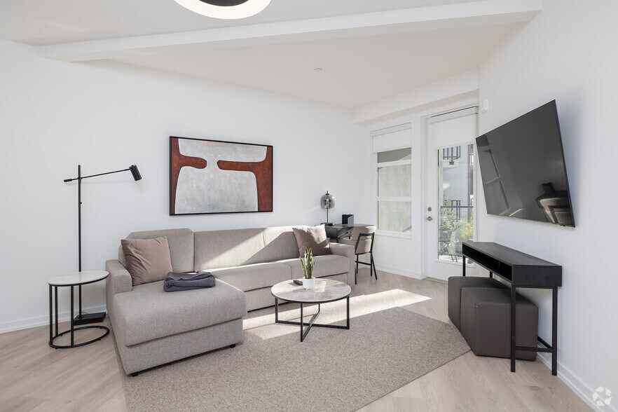 More Photos Of 6933 Santa Monica Blvd, Los Angeles Apartments For Lease