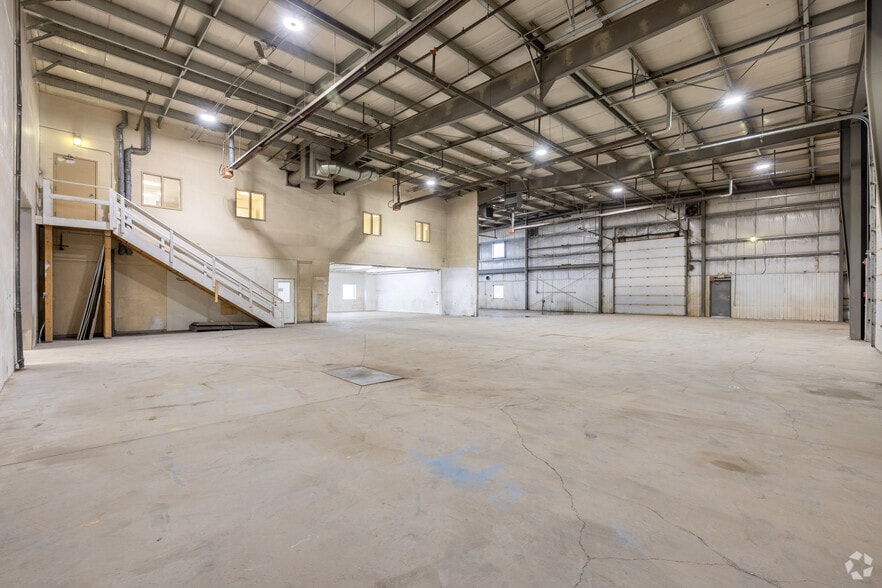 More Photos Of 8800 Venture Av SE, Calgary Warehouse For Lease