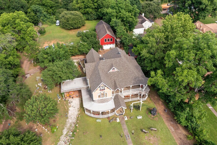 More Photos Of 310 N Mound St, Nacogdoches Flex For Sale