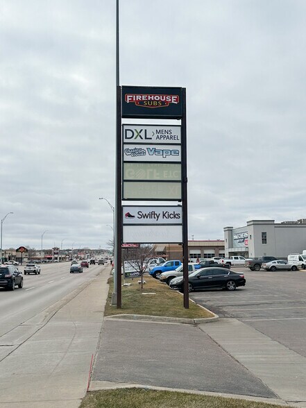 More Photos Of 3500-3510 W 41st St, Sioux Falls General Retail For Lease