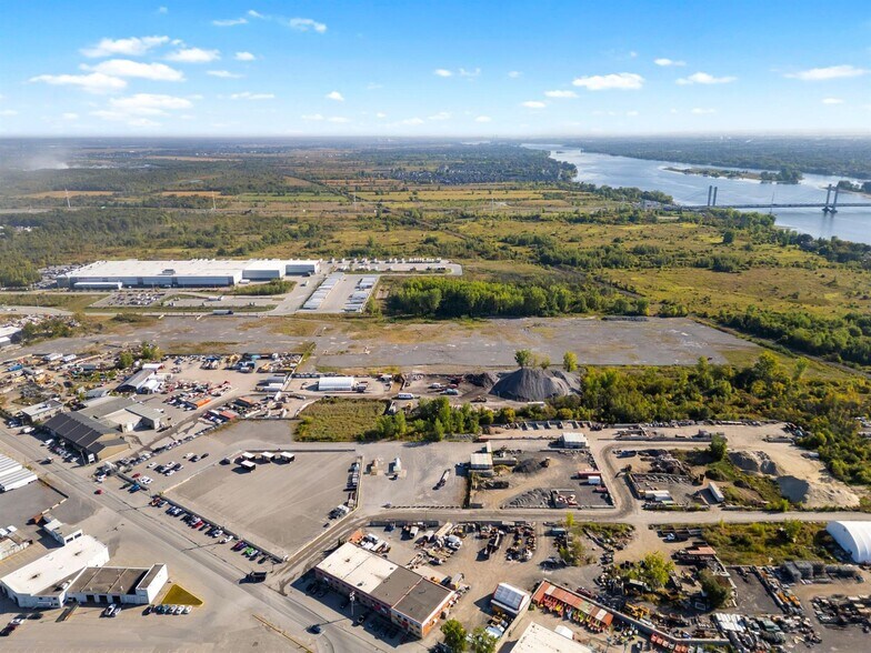 More Photos Of 1362 Montée Masson, Laval Land For Lease