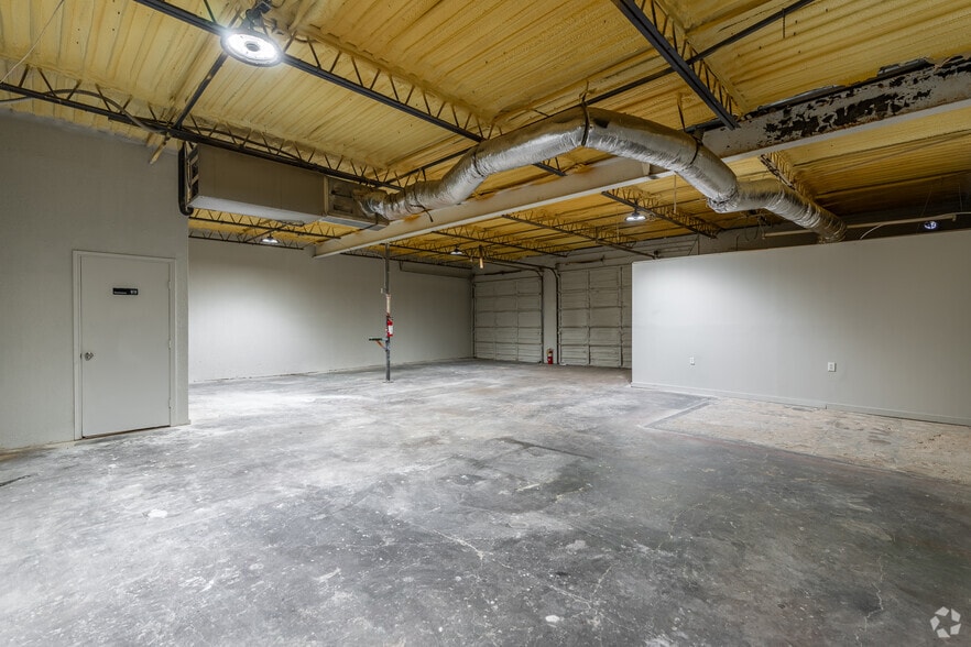 More Photos Of 3340 N Beach St, Fort Worth Flex For Sale