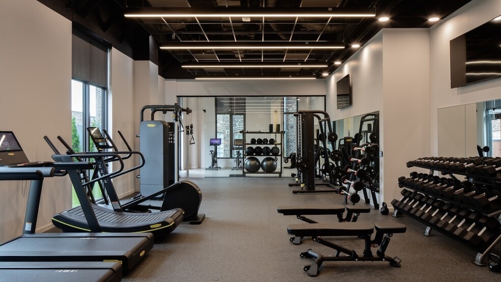 More Photos Of 161 N May St, Chicago Apartments For Lease