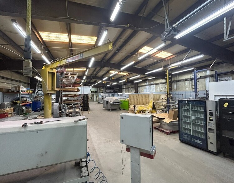 More Photos Of 631 S Kansas Ave, Springfield Warehouse For Sale