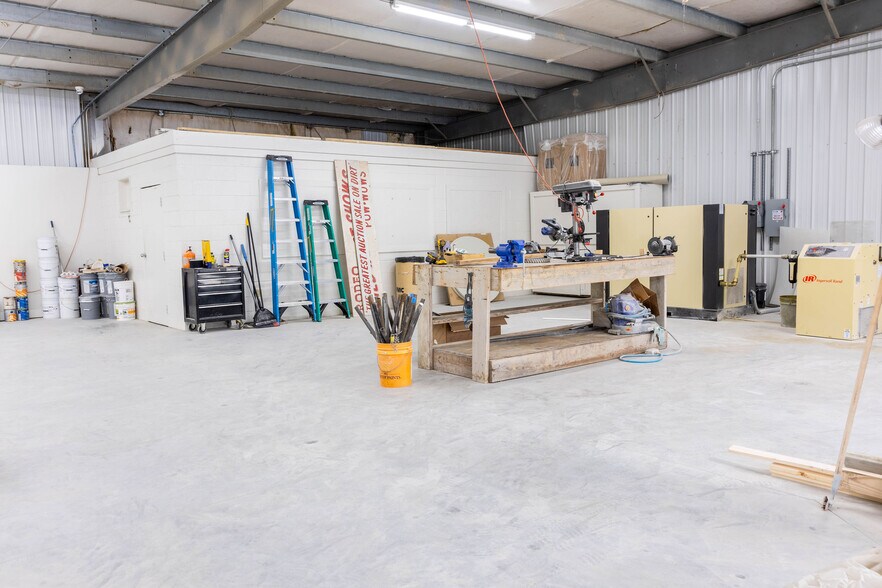 More Photos Of 5830 Highway 231 S, Castalian Springs Showroom For Sale