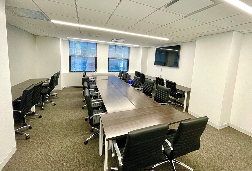 More Photos Of 122 E 42nd St, New York Coworking Space
