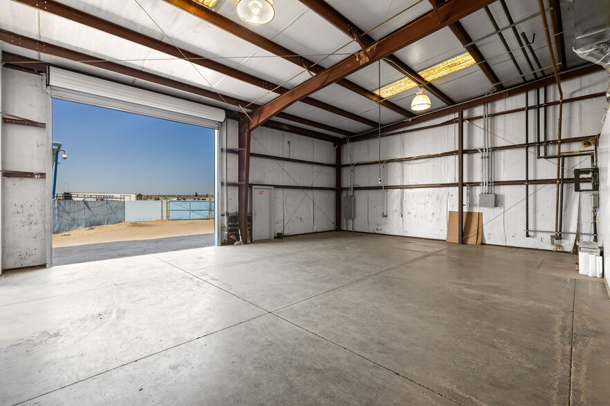 More Photos Of 2550 E Belle Ter, Bakersfield Manufacturing For Lease