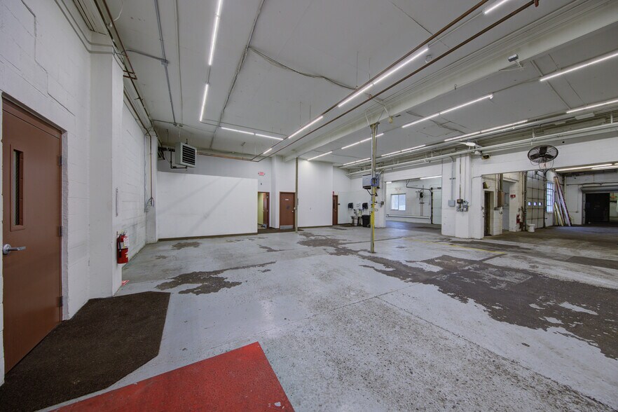 More Photos Of 180 Ushers Rd, Round Lake Warehouse For Sale