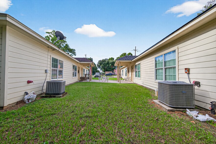 More Photos Of 104 Longstreet Rd, Willis Apartments For Sale