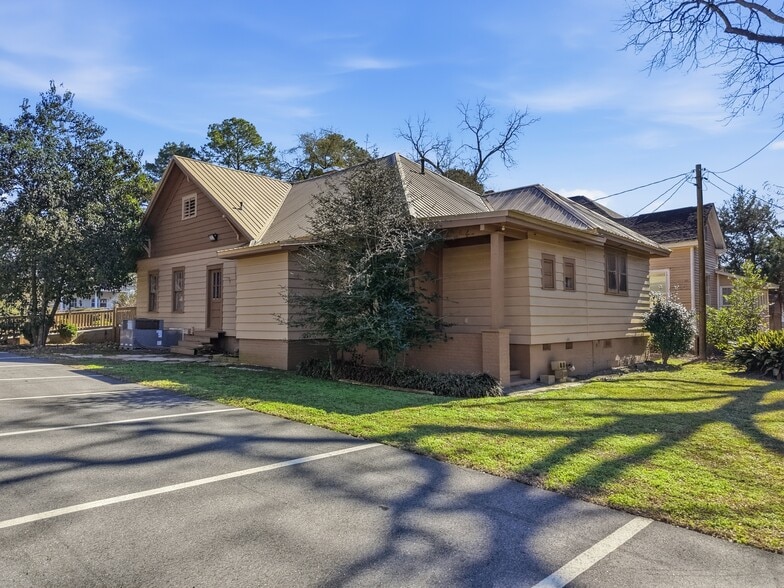 More Photos Of 615 Barlow St, Americus Healthcare For Sale