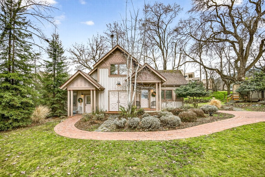 More Photos Of 668 N Main St, Ashland Hospitality For Sale