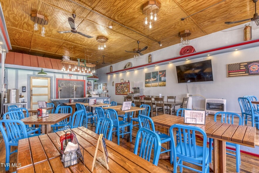 More Photos Of 139 Town Square St, Glade Spring Restaurant For Sale