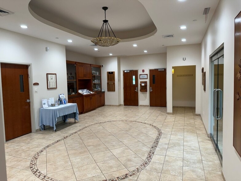 More Photos Of 115 Huntingtown Rd, Newtown Schools For Sale