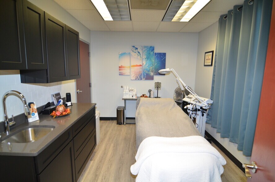 More Photos Of 611-624 Courtyard Dr, Hillsborough Medical For Sale