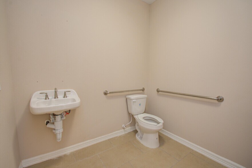 More Photos Of 7070 Knights Ct, Missouri City Medical For Sale