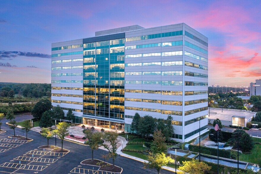 More Photos Of 231 N Martingale Rd, Schaumburg Office For Lease